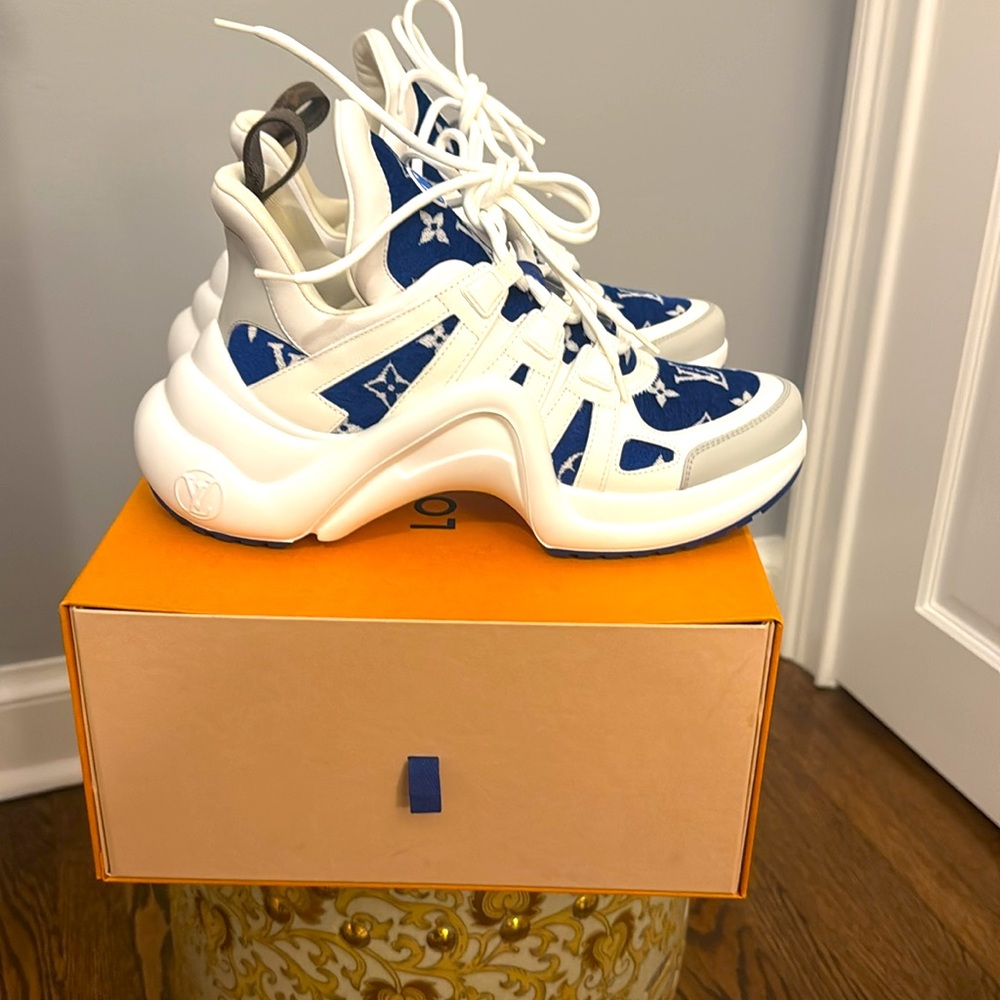 NWOT Louis Vuitton Monogram Blue and White Archlight Sneakers - Picture 8 of 11